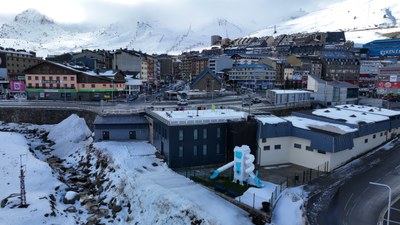 Vista aèrea del parc del Ieti del Pas de la Casa durant la construcció .