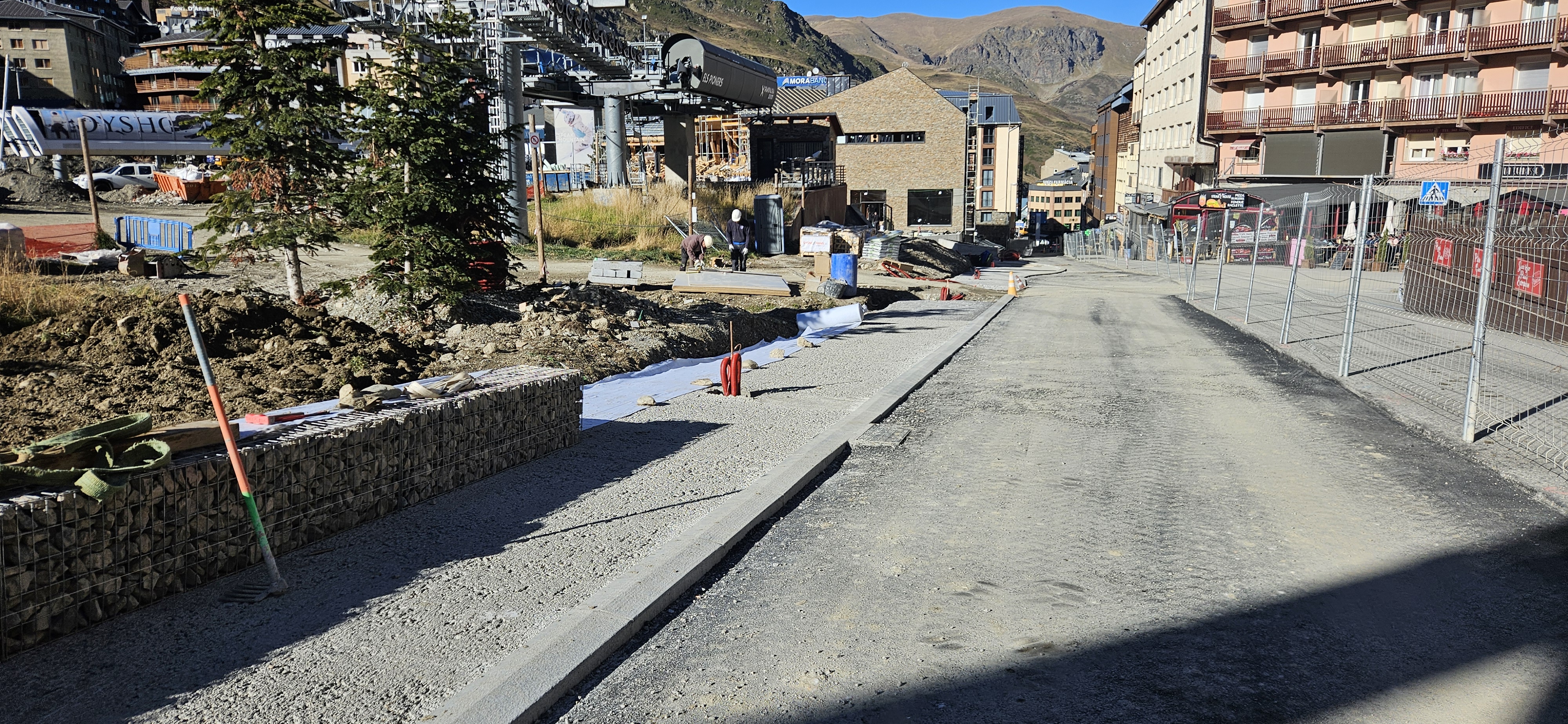 20251028 Execució de les obres de remodelació avinguda d'Encamp del Pas de la Casa.