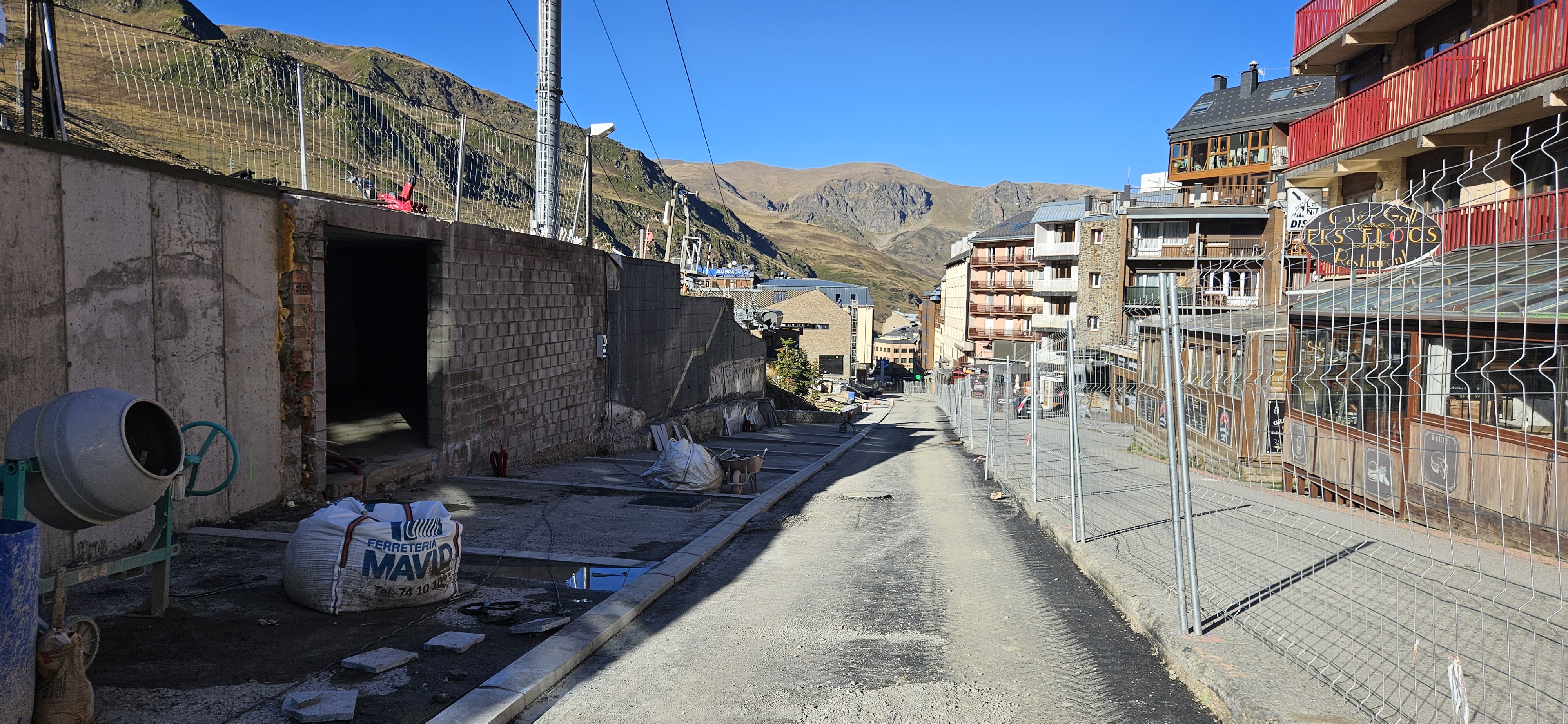 20251028 Execució de les obres de remodelació avinguda d'Encamp del Pas de la Casa.